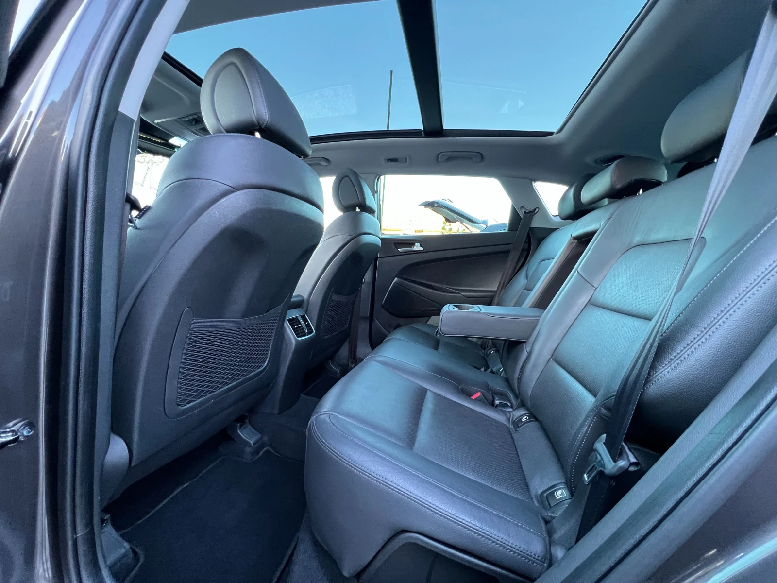 Hyundai Tucson 2.0CRDi 4WD/ПАНОРАМА/106536км./TMAJ381ADGJ140128/ - изображение 10 | Auto.bg Hyundai Tucson 2.0CRDi 4WD/ПАНОРАМА/106536км./TMAJ381ADGJ140128/ - изображение 10