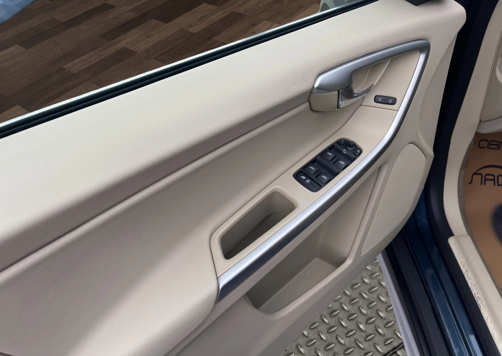 Volvo XC60 2.4 D3 MOMENTUM AWD - изображение 7 | Auto.bg Volvo XC60 2.4 D3 MOMENTUM AWD - изображение 7