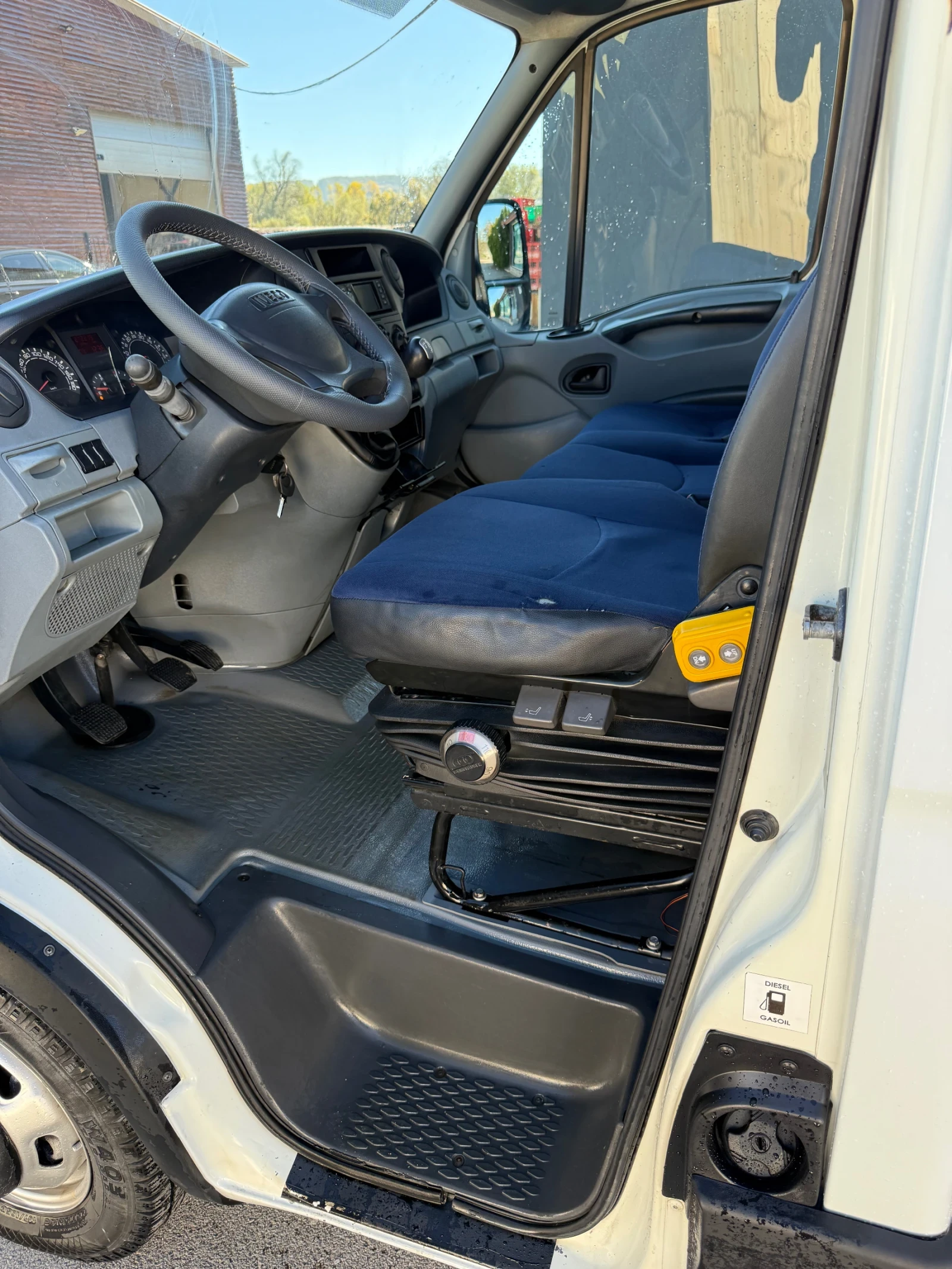 Iveco 35c15 Тристранен Самосвал 4.20м кош! 3.0мотор - изображение 2 | Auto.bg Iveco 35c15 Тристранен Самосвал 4.20м кош! 3.0мотор - изображение 2