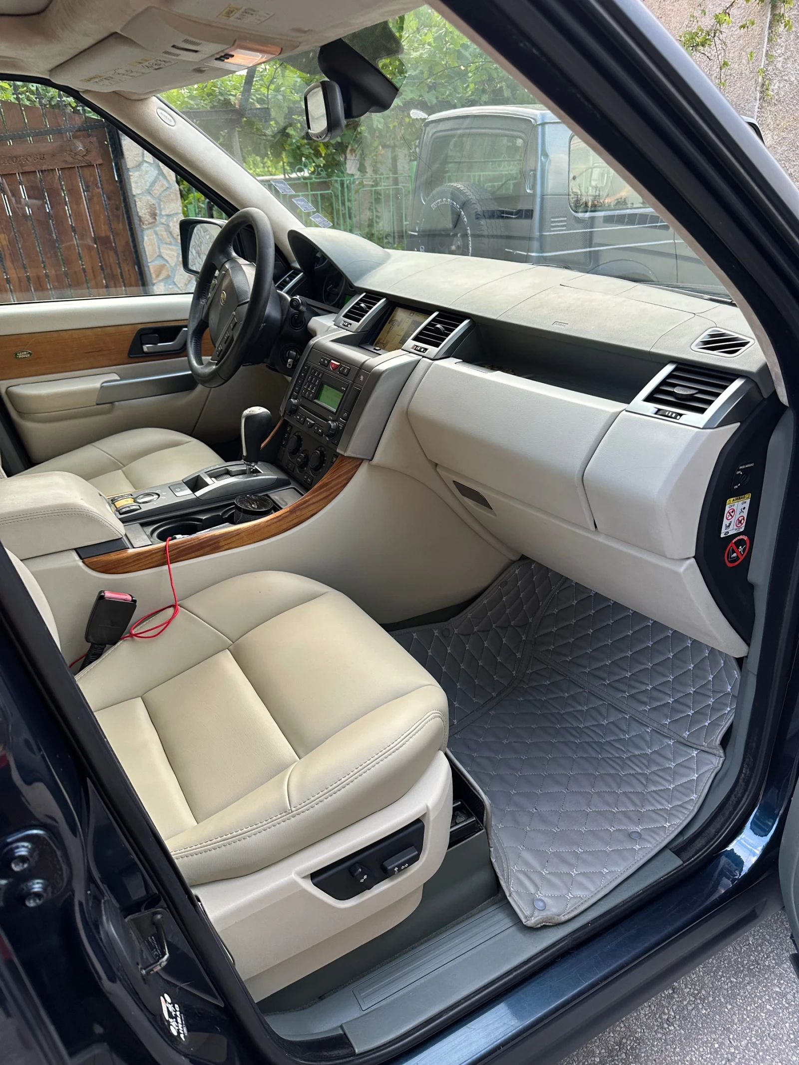 Land Rover Range Rover Sport 2.7HSE 4x4 - изображение 9 | Auto.bg Land Rover Range Rover Sport 2.7HSE 4x4 - изображение 9