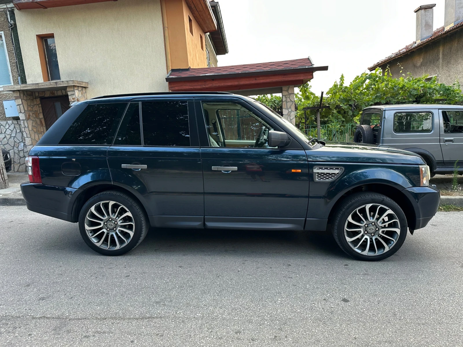 Land Rover Range Rover Sport 2.7HSE 4x4 - изображение 4 | Auto.bg Land Rover Range Rover Sport 2.7HSE 4x4 - изображение 4