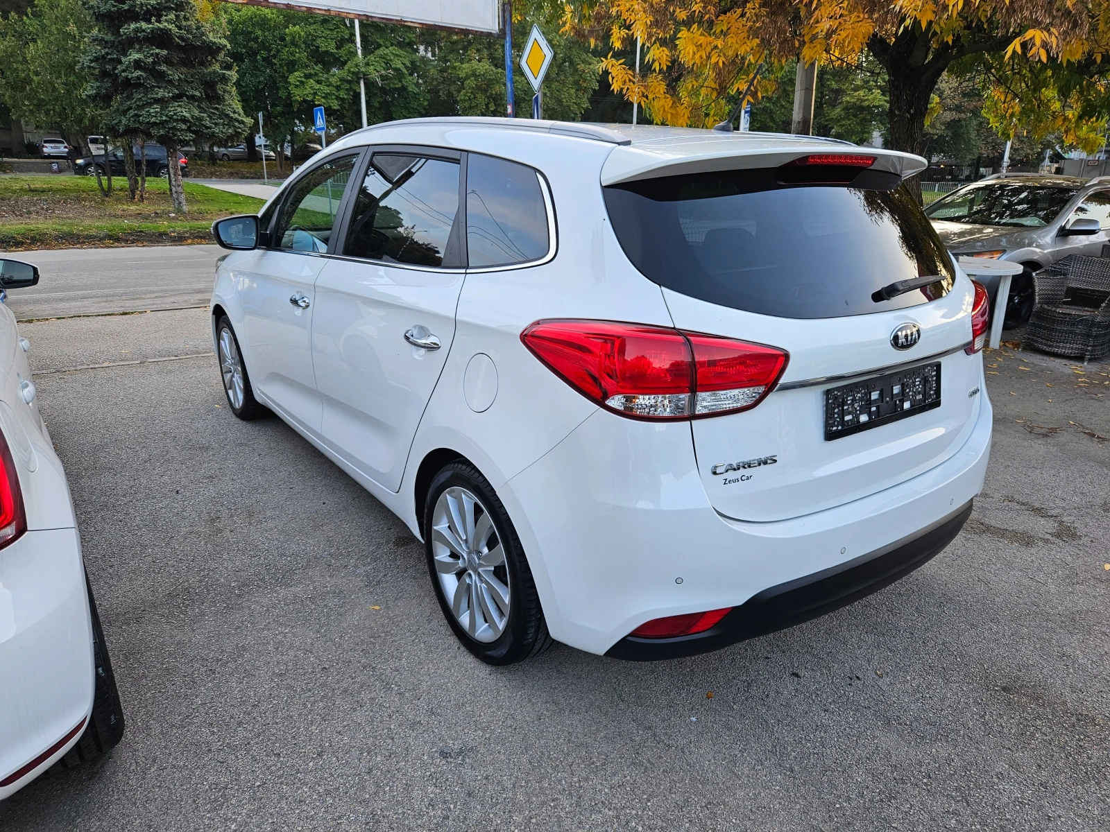 Kia Carens 1.7 116kc ТОП - изображение 2 | Auto.bg Kia Carens 1.7 116kc ТОП - изображение 2