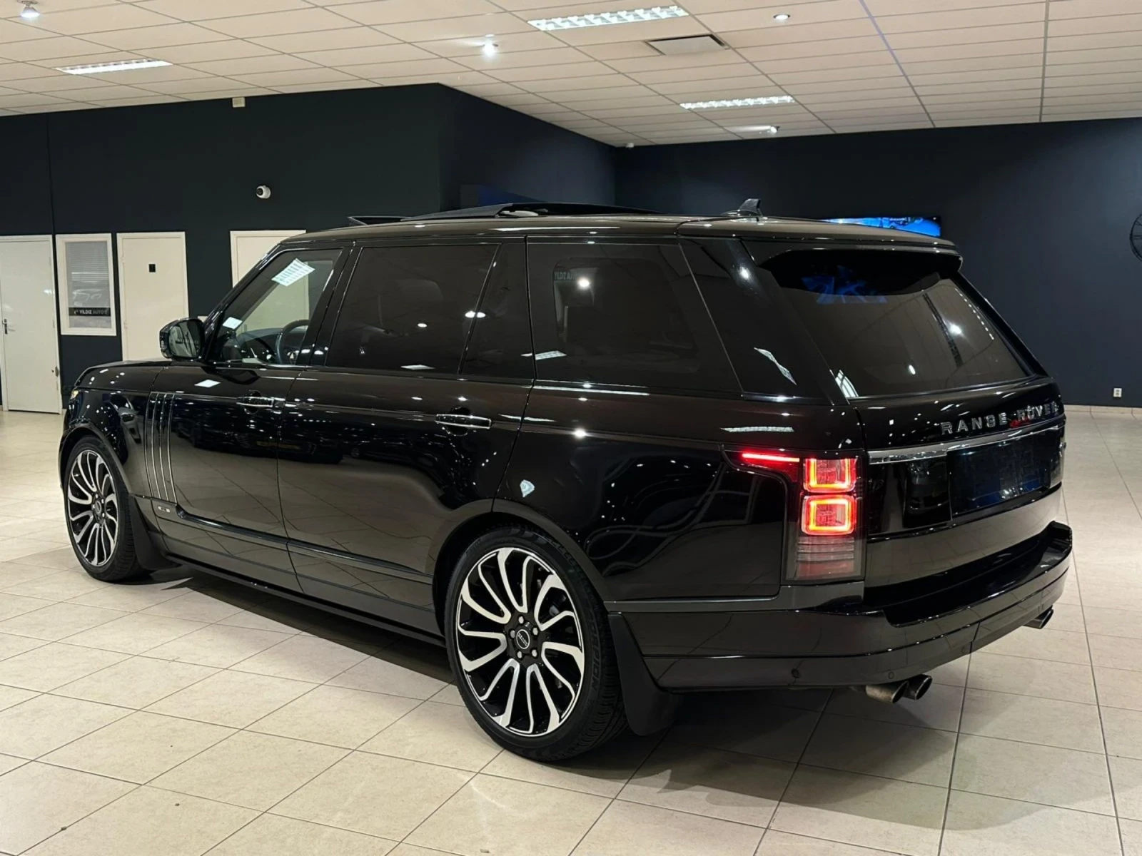 Land Rover Range rover Range Rover VOGUE 5.0SV * AUTOBIOGRAPHY* LONG* 3xT - изображение 5 | Auto.bg Land Rover Range rover Range Rover VOGUE 5.0SV * AUTOBIOGRAPHY* LONG* 3xT - изображение 5