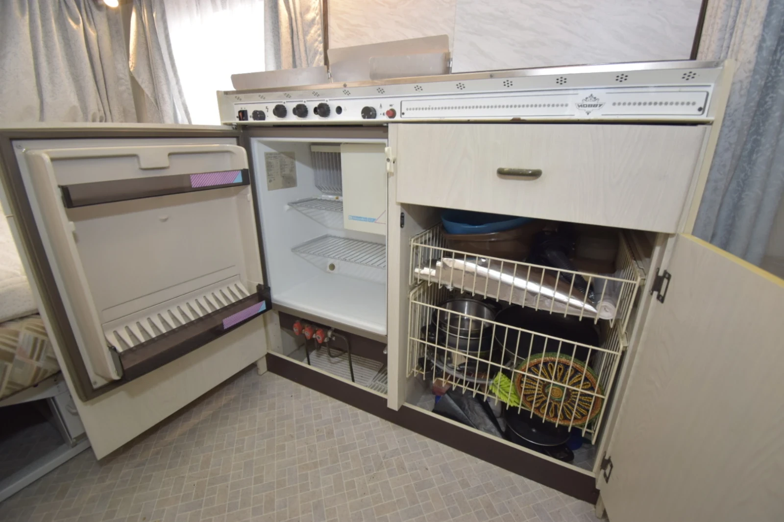 Каравана Hobby Classic 370 / форселт + тента - изображение 9 | Auto.bg Каравана Hobby Classic 370 / форселт + тента - изображение 9