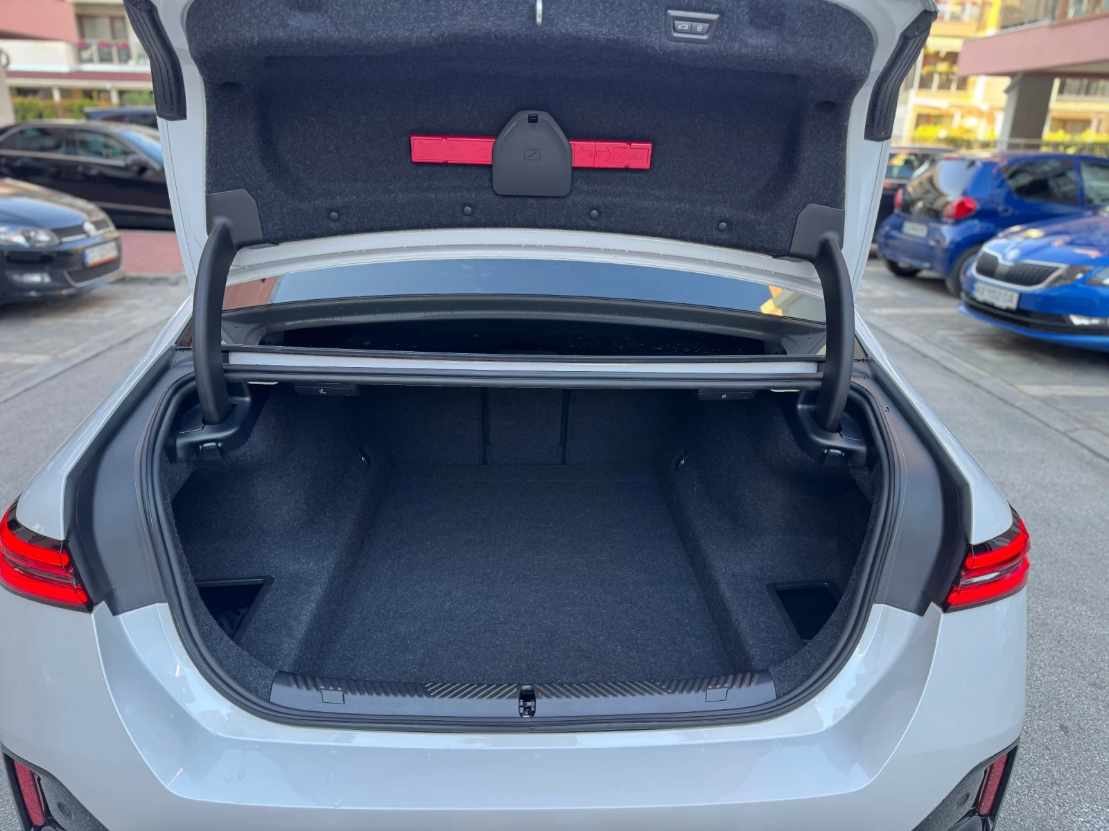 BMW 520 Iconic GLOW, harman, обдухване - изображение 6 | Auto.bg BMW 520 Iconic GLOW, harman, обдухване - изображение 6