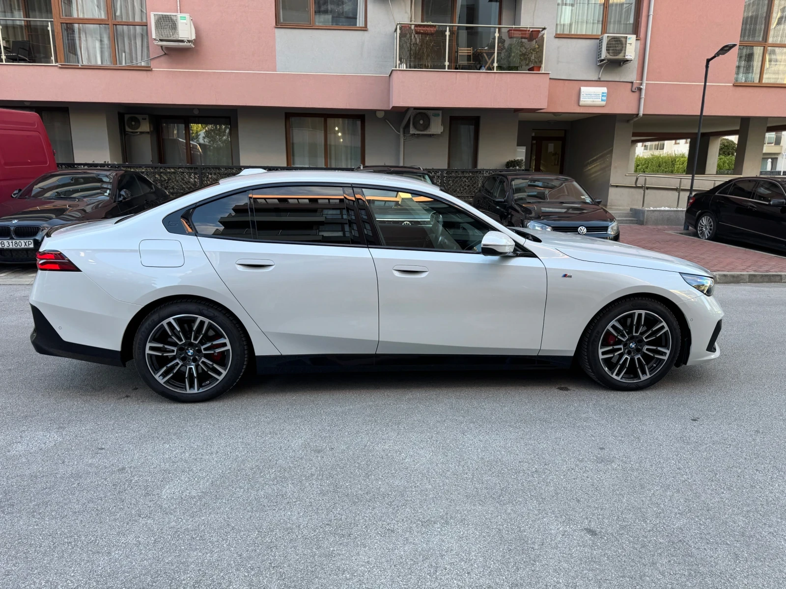 BMW 520 Iconic GLOW, harman, обдухване - изображение 5 | Auto.bg BMW 520 Iconic GLOW, harman, обдухване - изображение 5