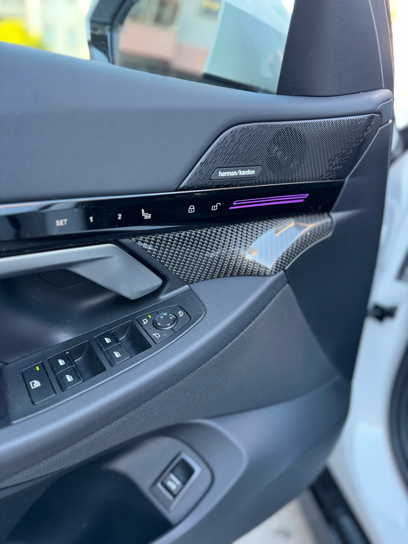 BMW 520 Iconic GLOW, harman, обдухване - изображение 7 | Auto.bg BMW 520 Iconic GLOW, harman, обдухване - изображение 7