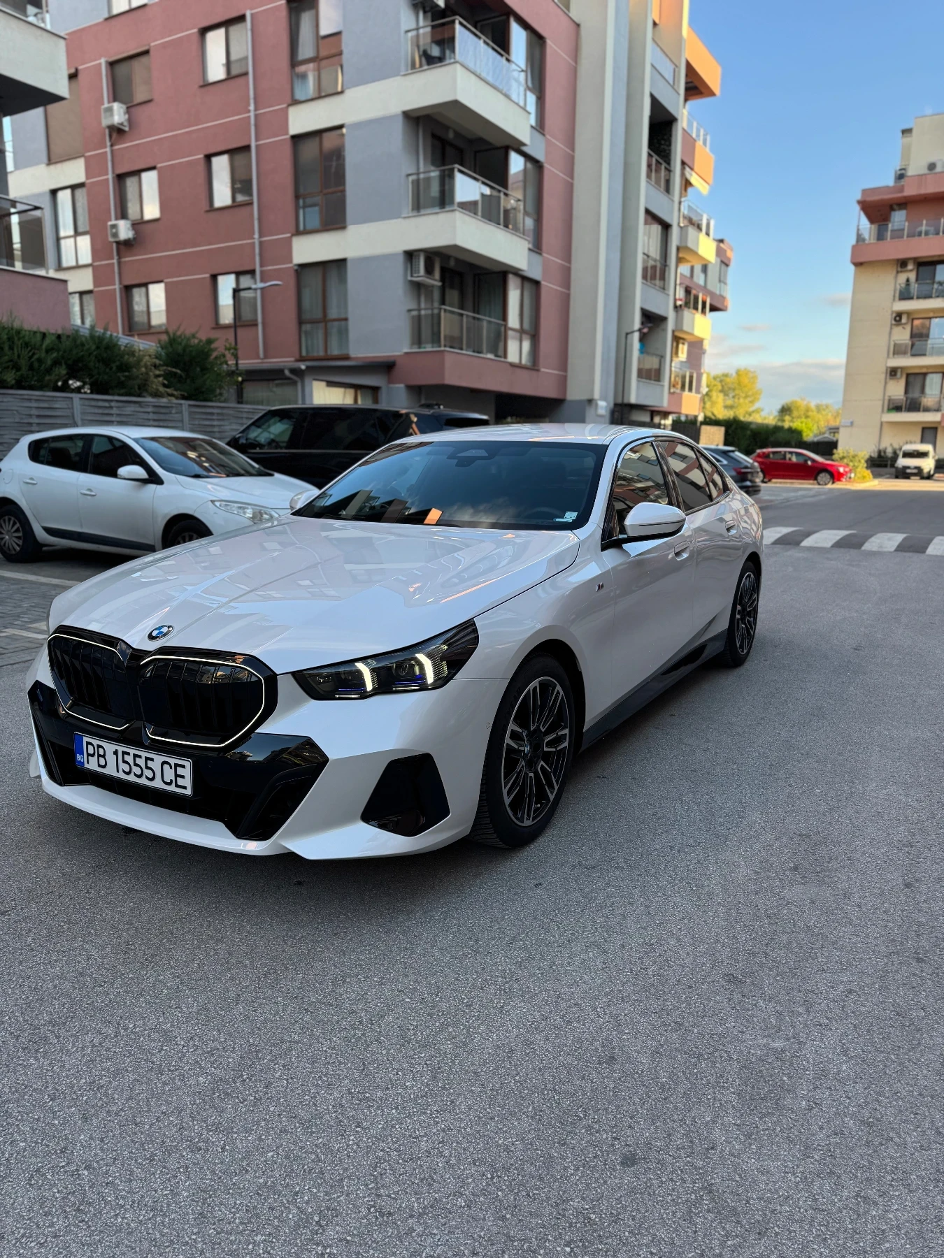 BMW 520 Iconic GLOW, harman, обдухване - изображение 2 | Auto.bg BMW 520 Iconic GLOW, harman, обдухване - изображение 2