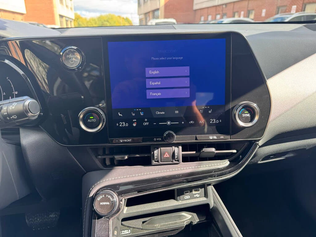 Lexus NX 350h Premium CAM* BLINDSPOT* ОБДУХВАНЕ* KEYLESS*  - изображение 10 | Auto.bg Lexus NX 350h Premium CAM* BLINDSPOT* ОБДУХВАНЕ* KEYLESS*  - изображение 10