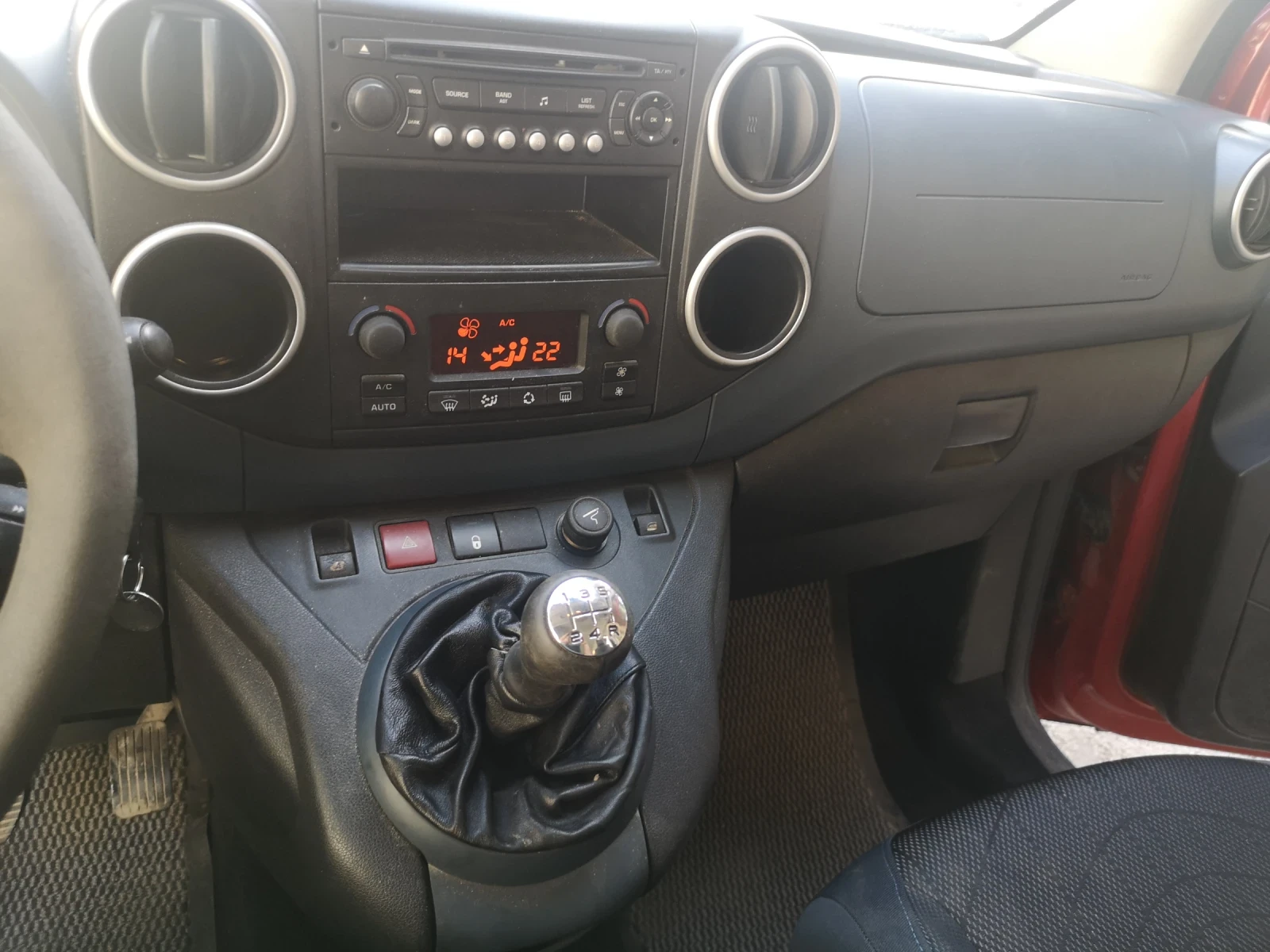 Peugeot Partner 1.6TDI 90к.с. - изображение 9 | Auto.bg Peugeot Partner 1.6TDI 90к.с. - изображение 9