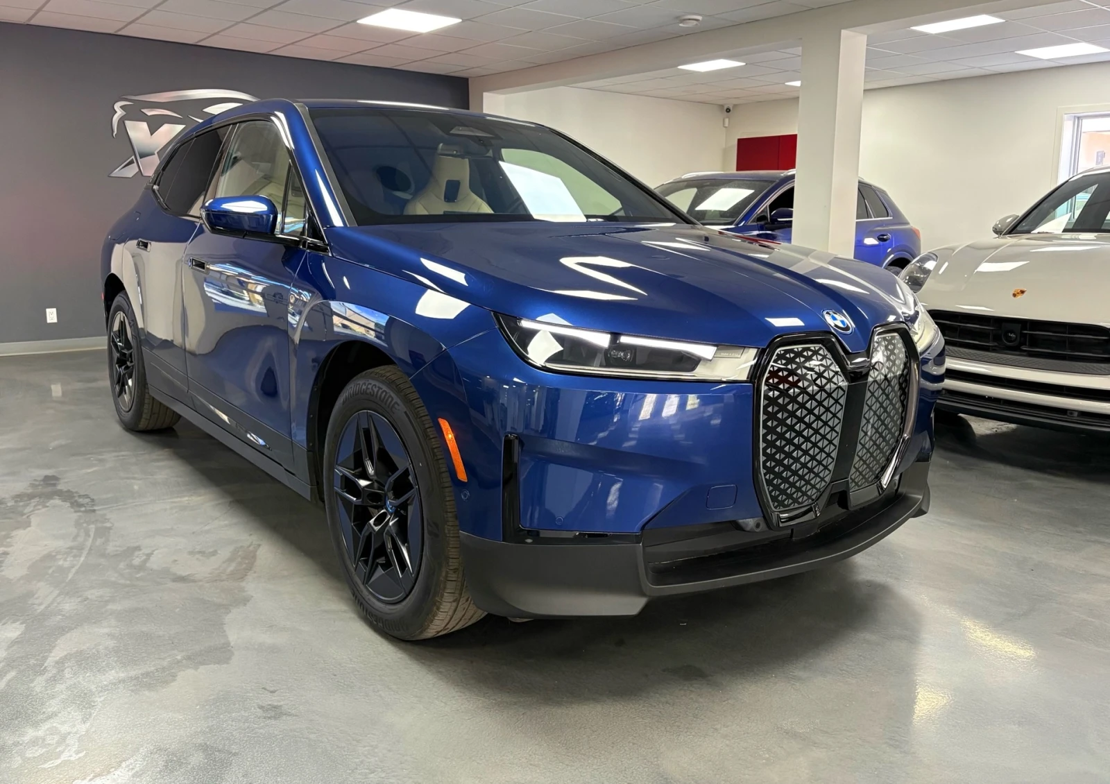 BMW iX xDrive40 AWD | Auto.bg — изображение 1 BMW iX xDrive40 AWD | Auto.bg — изображение 1