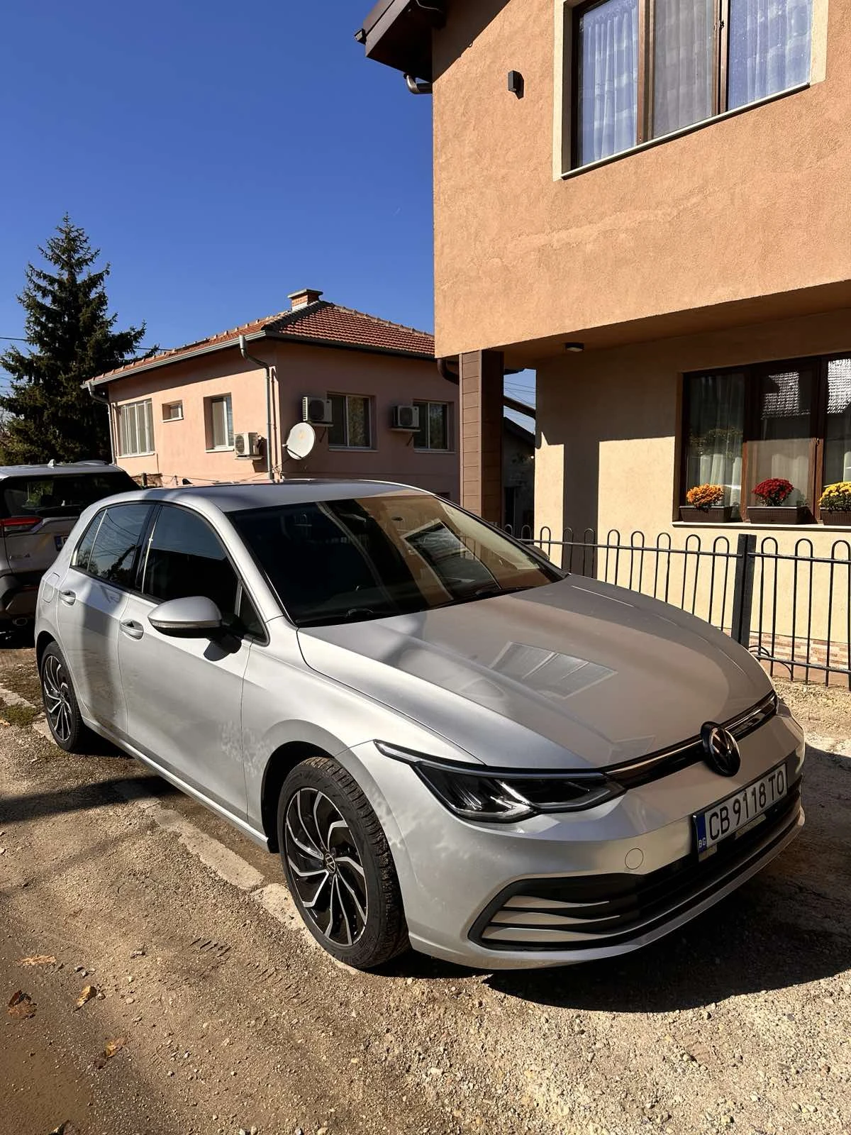 VW Golf 8 - 2.0TDI automat - изображение 4 | Auto.bg VW Golf 8 - 2.0TDI automat - изображение 4