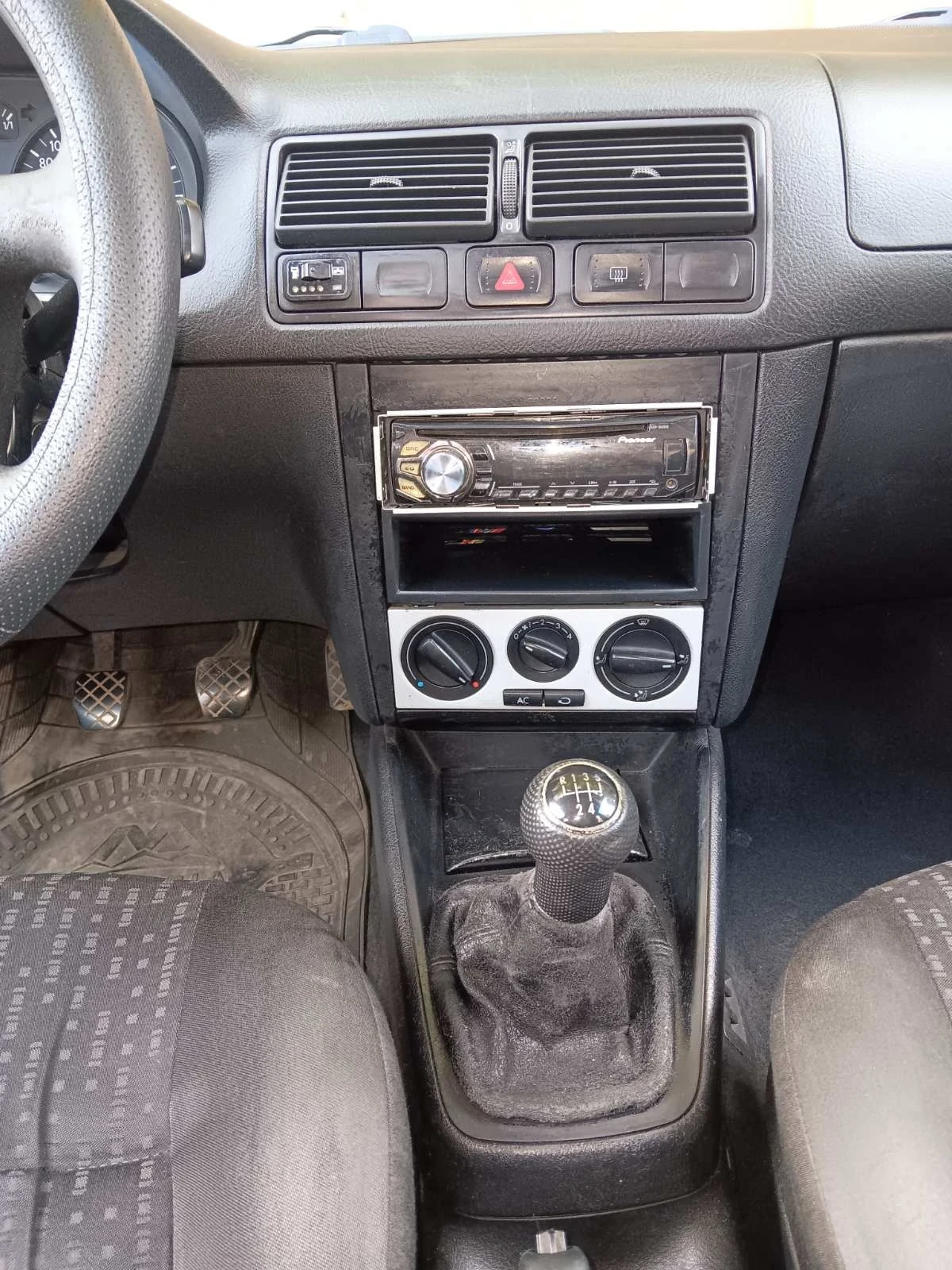 VW Golf 1.6 - изображение 6 | Auto.bg VW Golf 1.6 - изображение 6