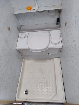 Каравана Burstner 4222 | Auto.bg — изображение 2 Каравана Burstner 4222 | Auto.bg — изображение 2