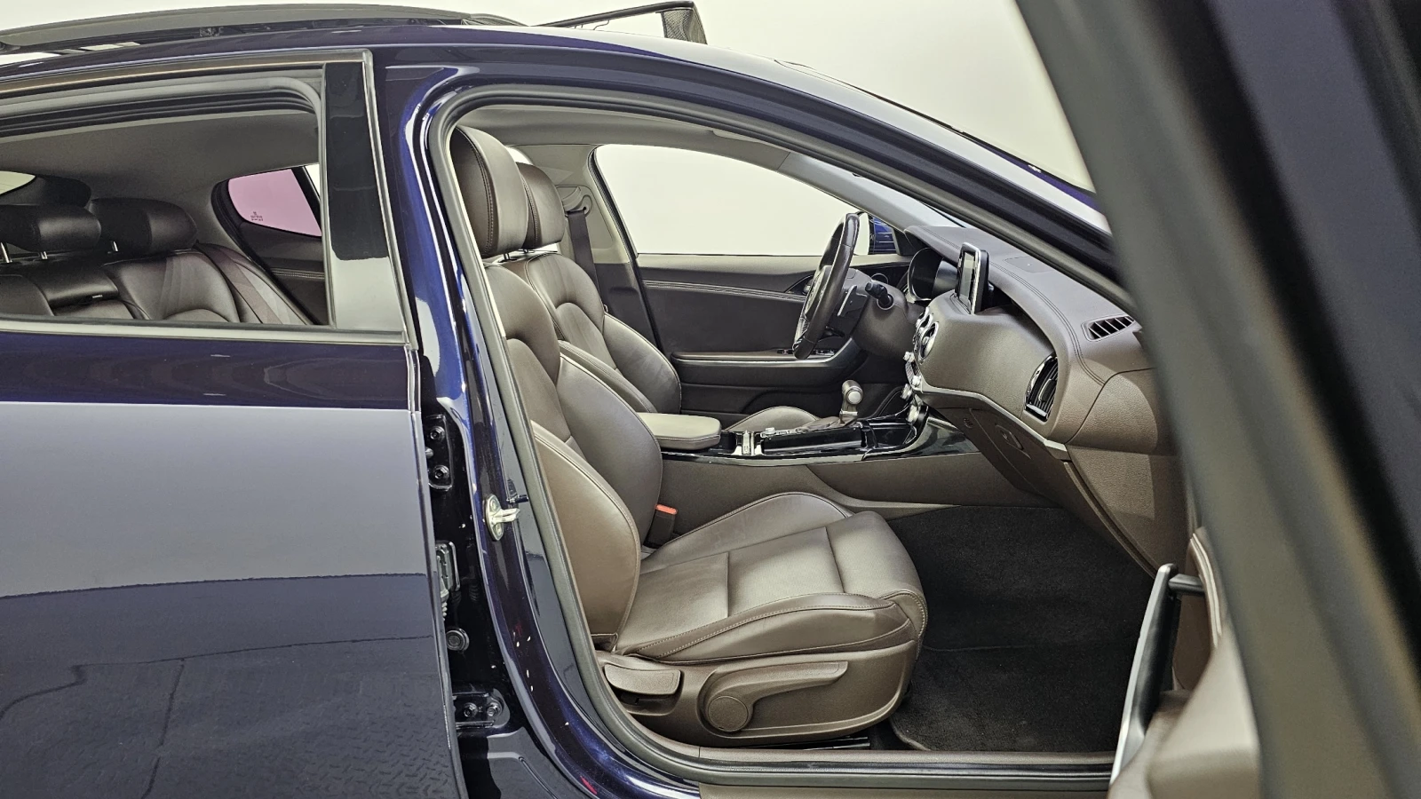 Kia Stinger 2.0T AWD PRIME  - изображение 10 | Auto.bg Kia Stinger 2.0T AWD PRIME  - изображение 10