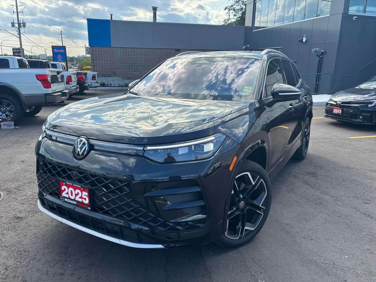 VW Tiguan Highline R Line/360/DIS/ОБДУХВАНЕ/Harman Kardon | Auto.bg — изображение 1 VW Tiguan Highline R Line/360/DIS/ОБДУХВАНЕ/Harman Kardon | Auto.bg — изображение 1