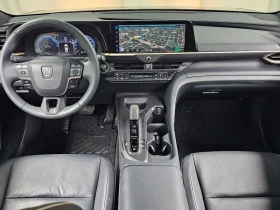 Toyota Crown 2.5 Хибрид 4x4 | Auto.bg — изображение 3 Toyota Crown 2.5 Хибрид 4x4 | Auto.bg — изображение 3