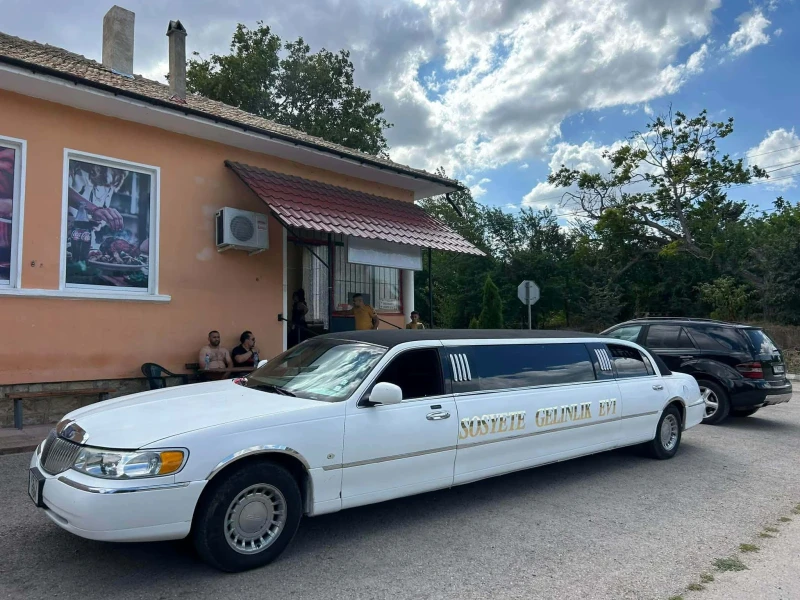Lincoln Town car Ляв волан - 2500 € / 4889.57 лв. - 66867892 1 | Car24.bg Lincoln Town car Ляв волан - 2500 € / 4889.57 лв. - 66867892 1