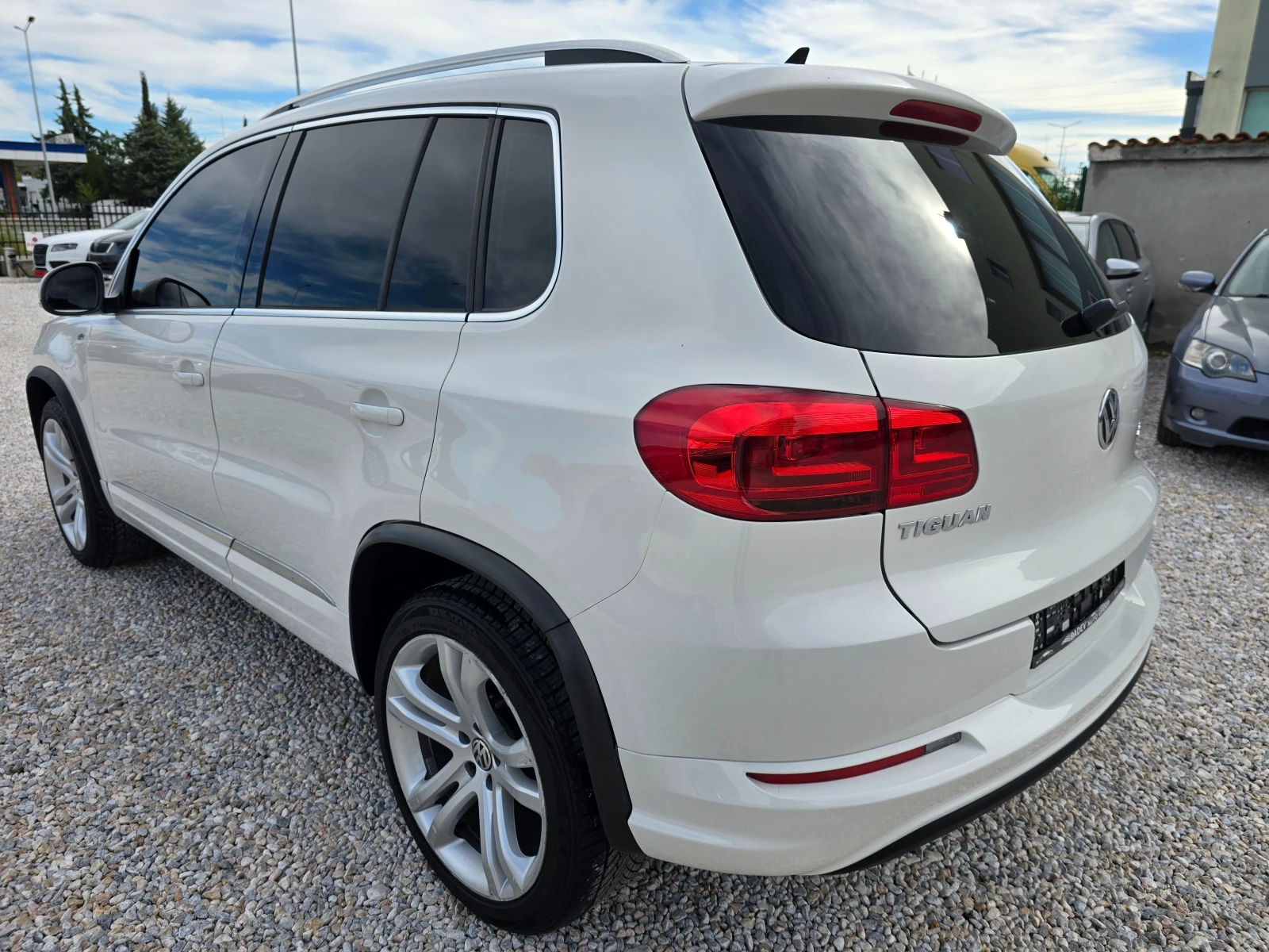VW Tiguan 2.0TSI R-LINE - изображение 2 | Auto.bg VW Tiguan 2.0TSI R-LINE - изображение 2
