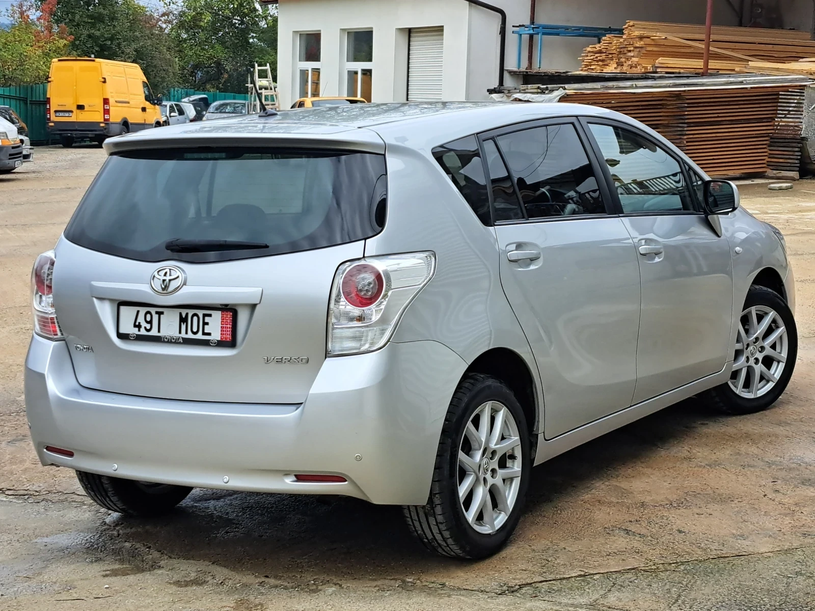 Toyota Verso 1.8i * 147k.c.* NAVI* Като нова* Сервизна история - изображение 6 | Auto.bg Toyota Verso 1.8i * 147k.c.* NAVI* Като нова* Сервизна история - изображение 6
