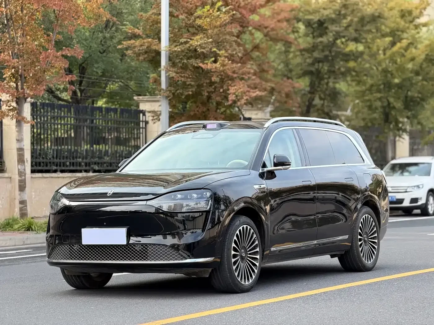 AITO 9 Max Edition 100 kWh 6-Seater AWD | Auto.bg — изображение 1 AITO 9 Max Edition 100 kWh 6-Seater AWD | Auto.bg — изображение 1