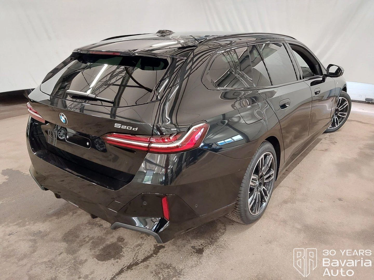 BMW 520 d Touring M Sport Paket Steptronic - изображение 3 | Auto.bg BMW 520 d Touring M Sport Paket Steptronic - изображение 3