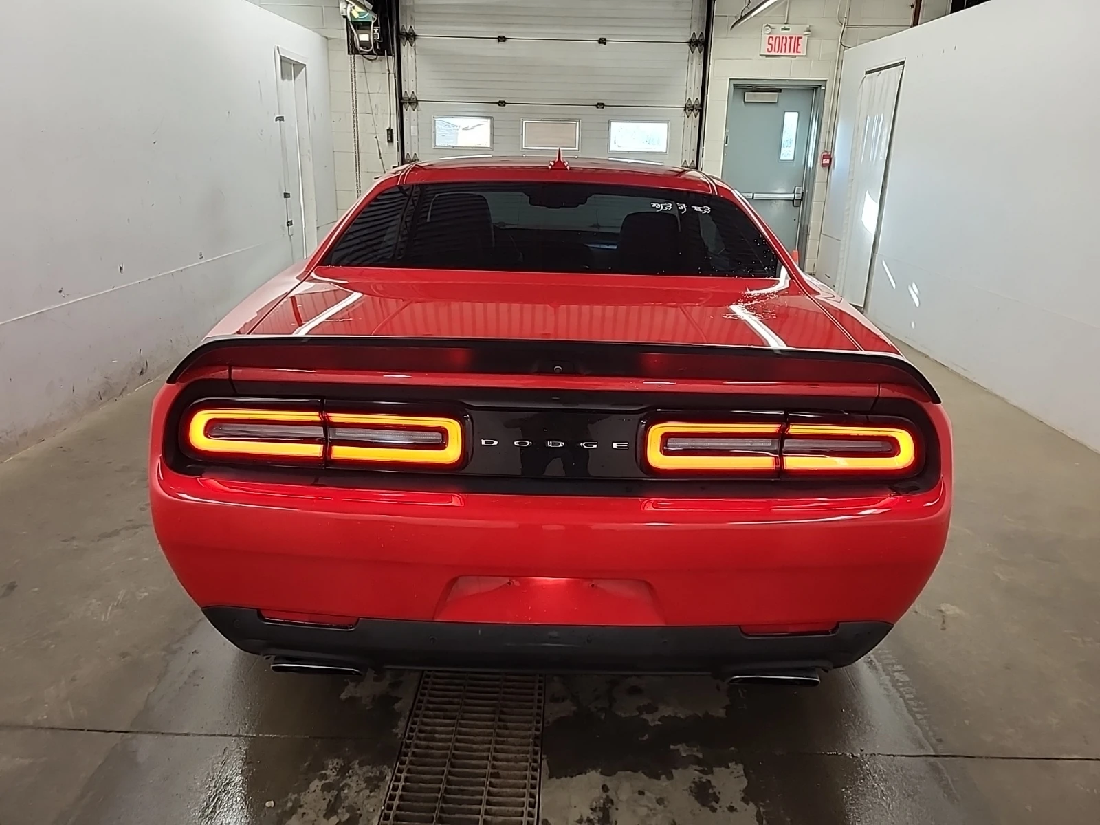 Dodge Challenger * SCAT PACK 392 * CARFAX * БЕЗ ПЪРВОНАЧАЛНА ВНОСКА - изображение 6 | Auto.bg Dodge Challenger * SCAT PACK 392 * CARFAX * БЕЗ ПЪРВОНАЧАЛНА ВНОСКА - изображение 6