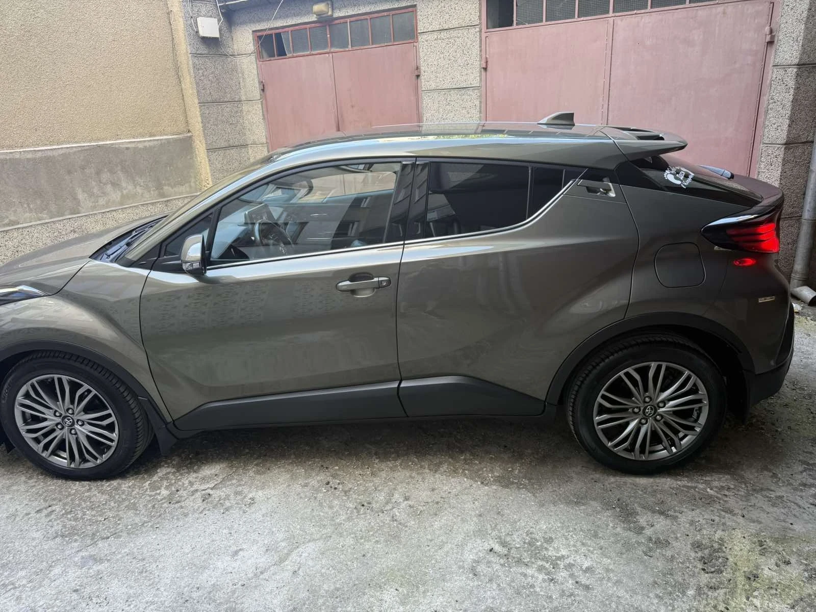 Toyota C-HR Classy 2.0 Hybrid - изображение 6 | Auto.bg Toyota C-HR Classy 2.0 Hybrid - изображение 6