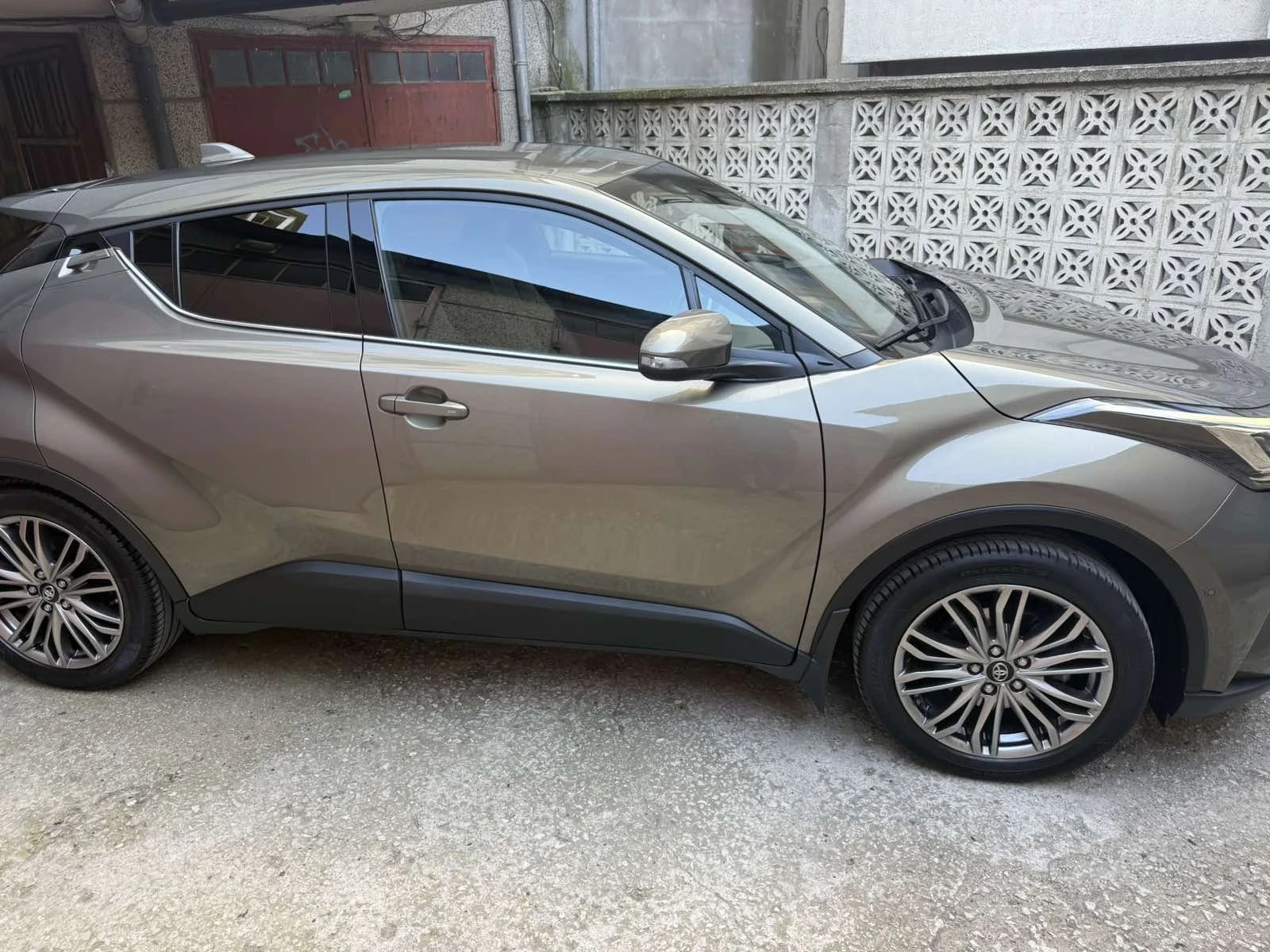Toyota C-HR Classy 2.0 Hybrid - изображение 5 | Auto.bg Toyota C-HR Classy 2.0 Hybrid - изображение 5