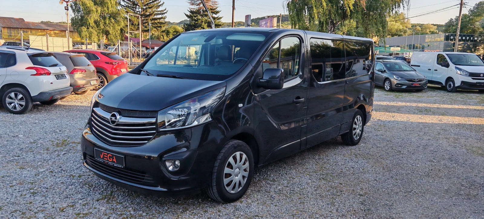 Opel Vivaro 9 mesta 1.6D | Auto.bg — изображение 1 Opel Vivaro 9 mesta 1.6D | Auto.bg — изображение 1