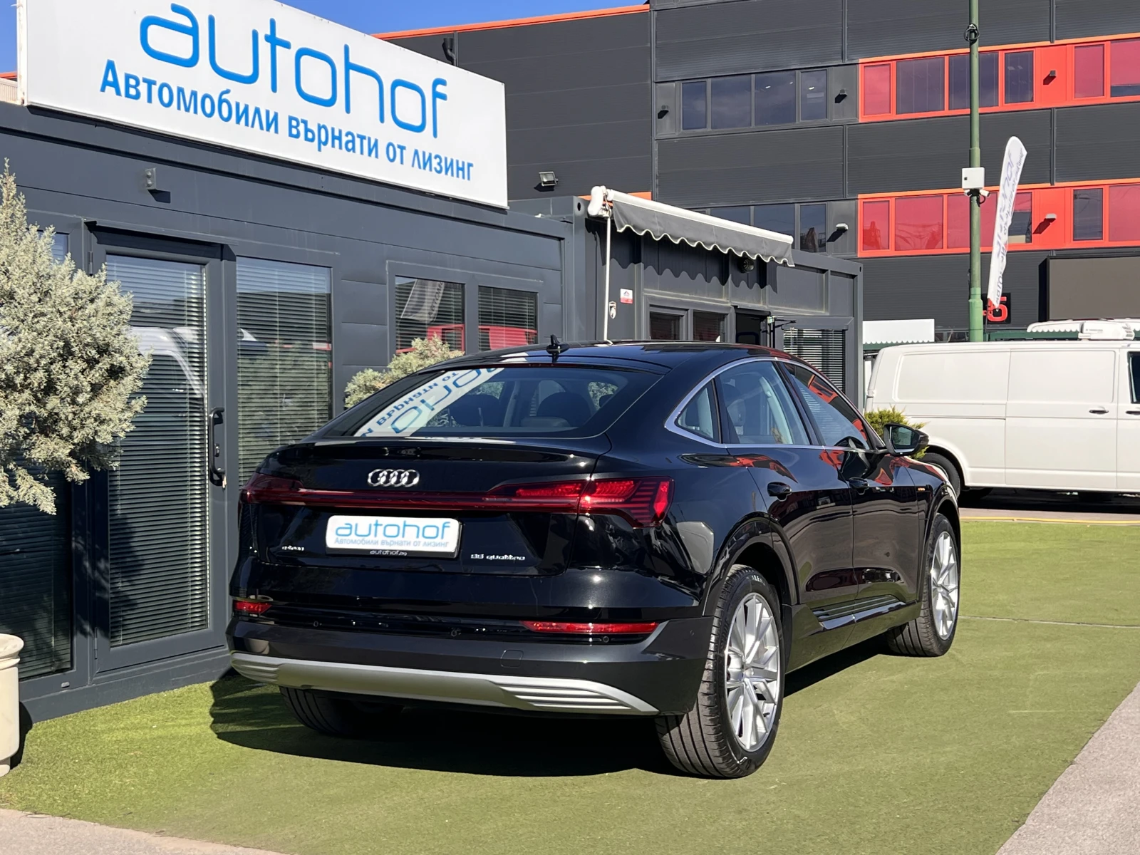 Audi E-Tron Sportback/55/408К.С./95kWh/Quattro - изображение 4 | Auto.bg Audi E-Tron Sportback/55/408К.С./95kWh/Quattro - изображение 4