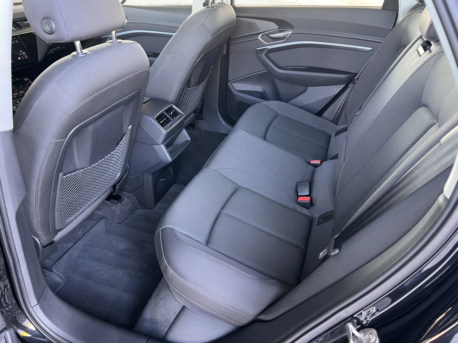 Audi E-Tron Sportback/55/408К.С./95kWh/Quattro - изображение 9 | Auto.bg Audi E-Tron Sportback/55/408К.С./95kWh/Quattro - изображение 9