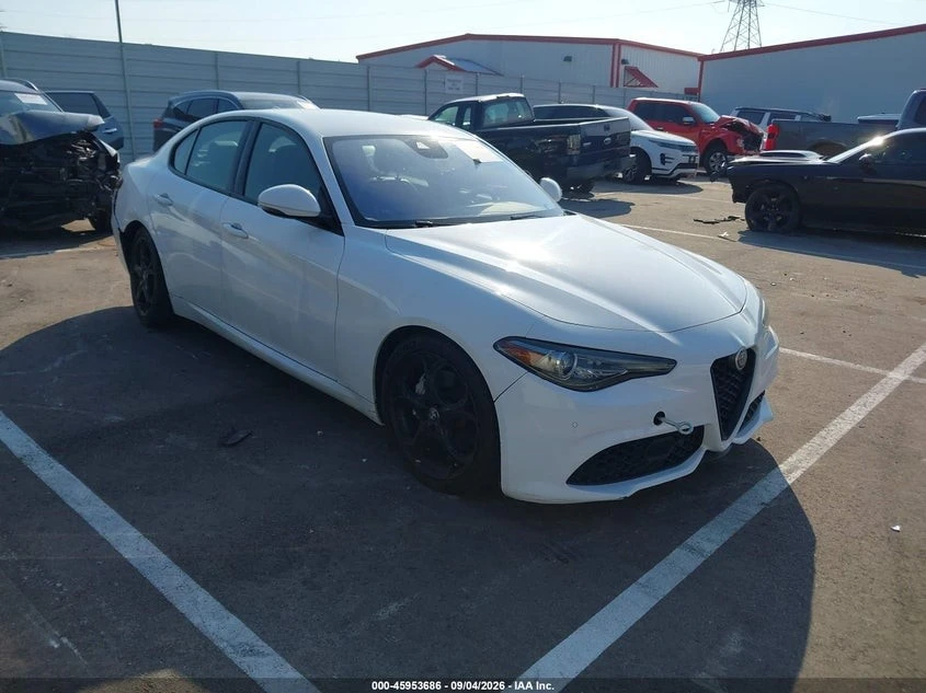 Alfa Romeo Giulia Подгрев на седалките, Apple CarPlay, LED Фарове | Auto.bg — изображение 1 Alfa Romeo Giulia Подгрев на седалките, Apple CarPlay, LED Фарове | Auto.bg — изображение 1