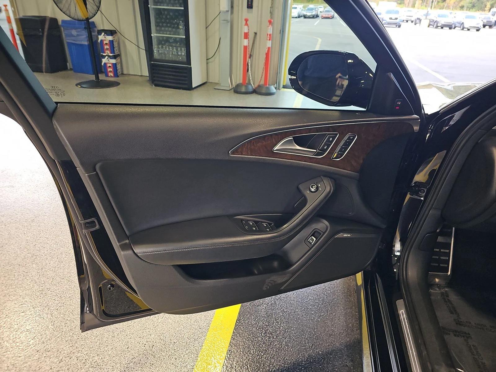 Audi S6 PRESTIGE* MATRIX* BOSE* ХЕДЪП* ДИСТРОНИК*  - изображение 8 | Auto.bg Audi S6 PRESTIGE* MATRIX* BOSE* ХЕДЪП* ДИСТРОНИК*  - изображение 8