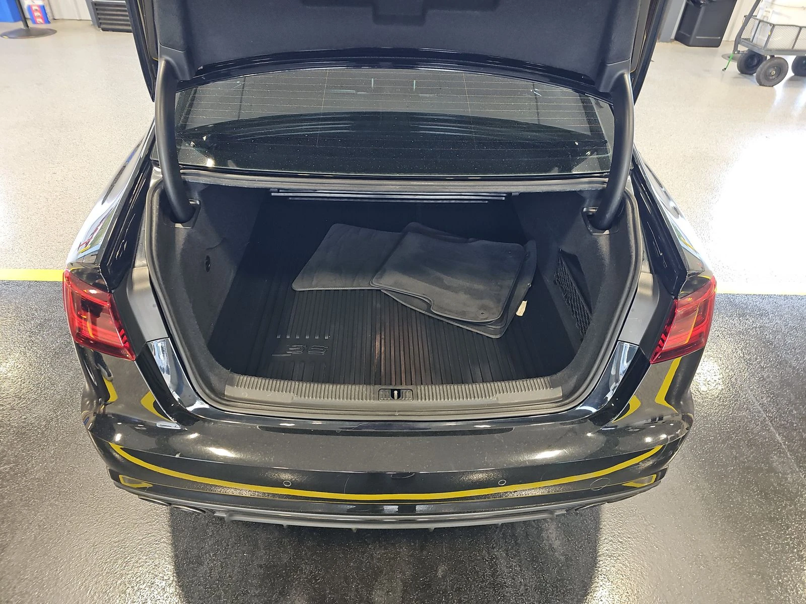 Audi S6 PRESTIGE* MATRIX* BOSE* ХЕДЪП* ДИСТРОНИК*  - изображение 7 | Auto.bg Audi S6 PRESTIGE* MATRIX* BOSE* ХЕДЪП* ДИСТРОНИК*  - изображение 7