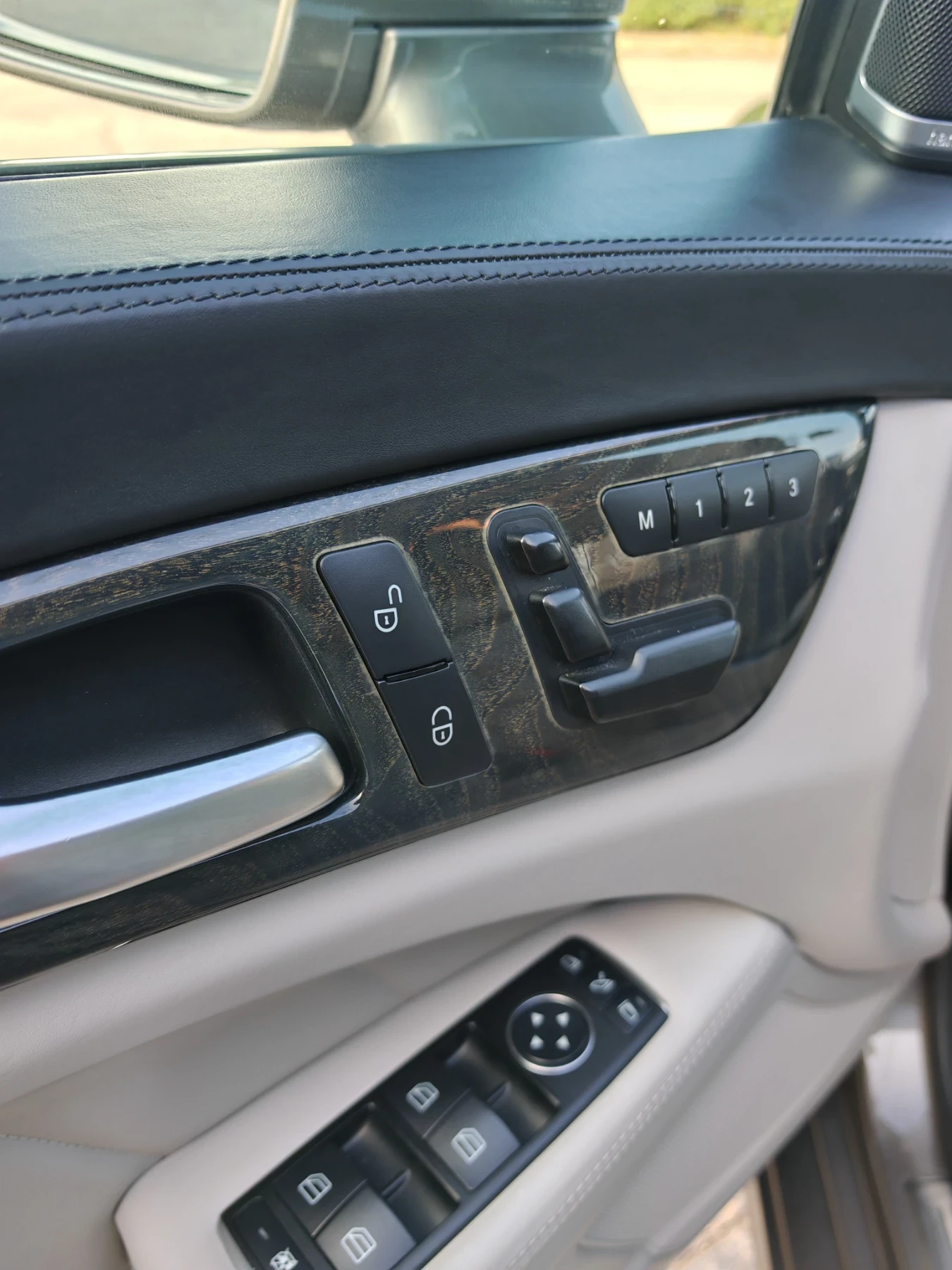 Mercedes-Benz CLS 350 Швейцария* Реални Км.* TOP!!! 4matic! - изображение 8 | Auto.bg Mercedes-Benz CLS 350 Швейцария* Реални Км.* TOP!!! 4matic! - изображение 8