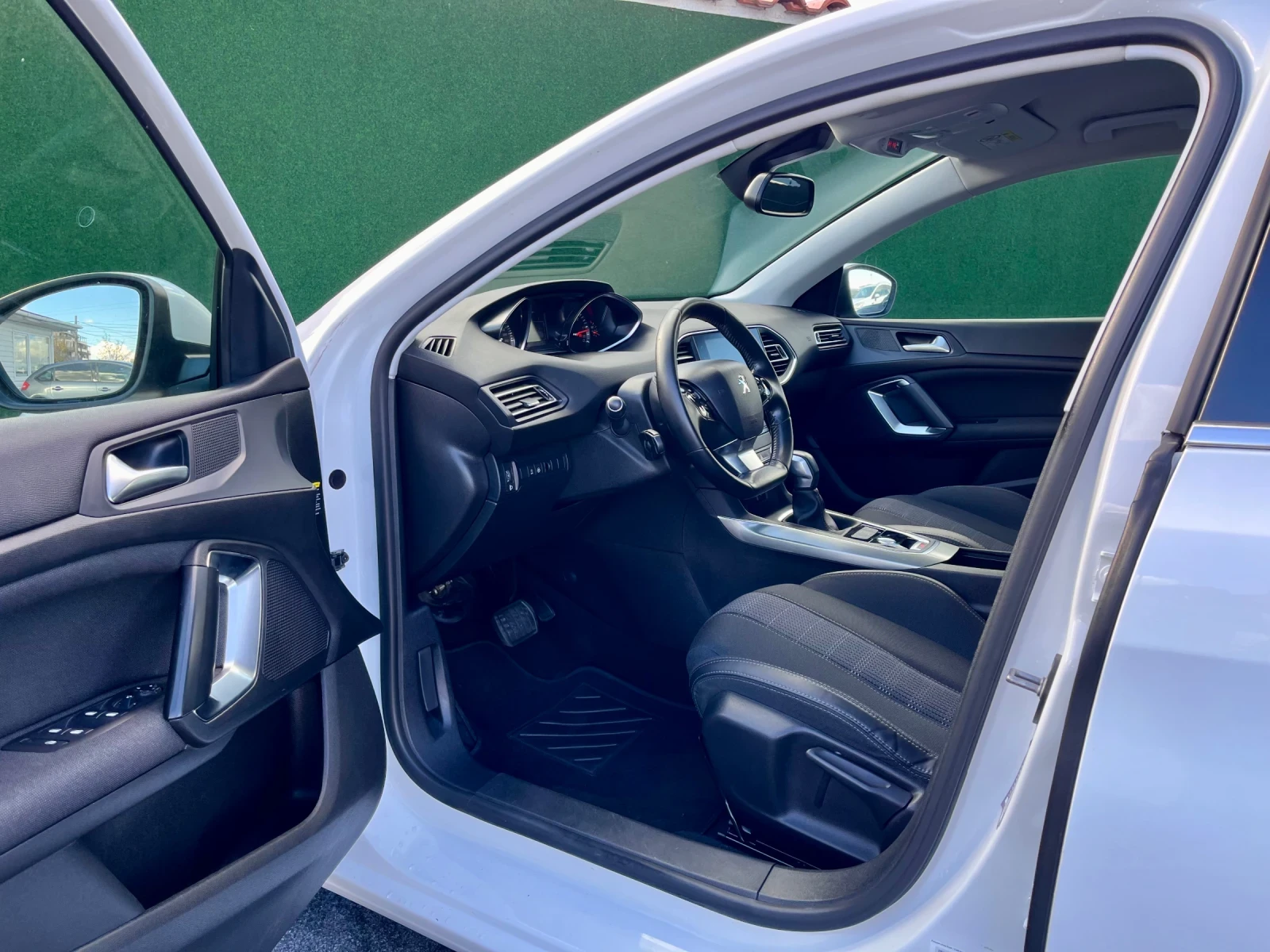 Peugeot 308 Facelift KeyLessGO LED laneAssist - изображение 7 | Auto.bg Peugeot 308 Facelift KeyLessGO LED laneAssist - изображение 7