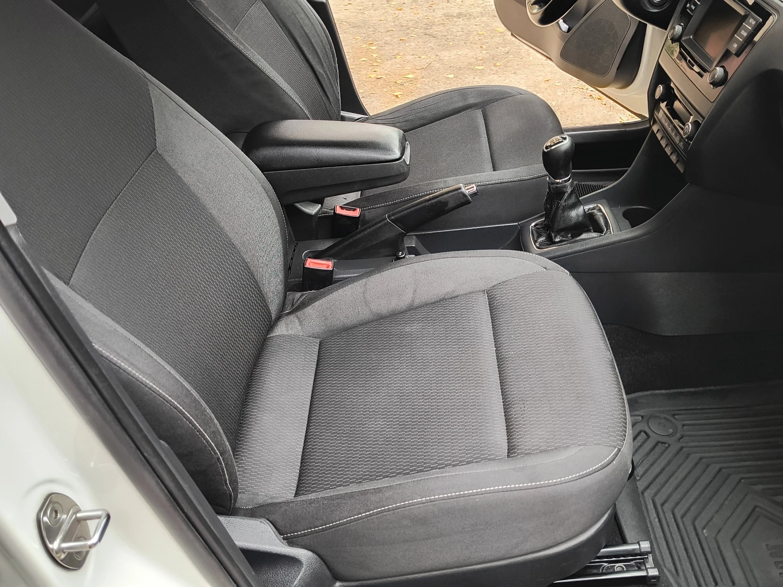 Skoda Rapid 1.6TDI 115k.c. - изображение 10 | Auto.bg Skoda Rapid 1.6TDI 115k.c. - изображение 10