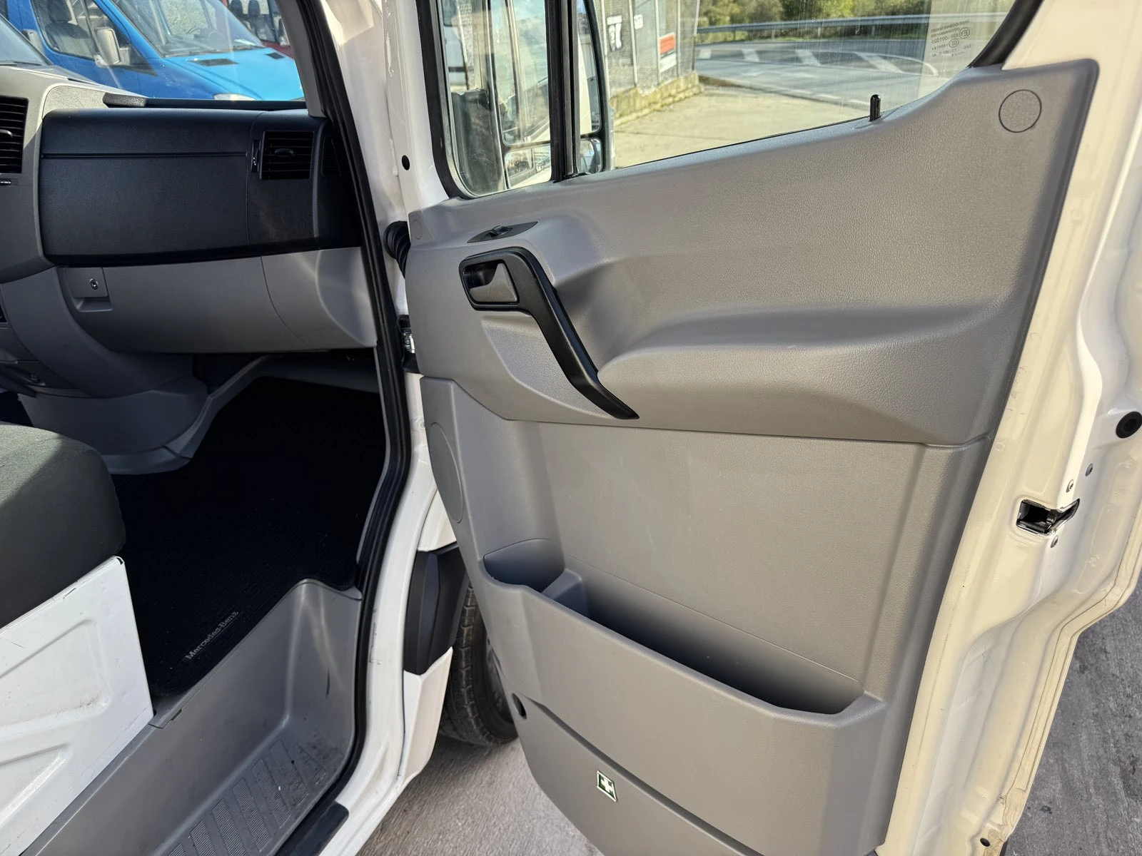 Mercedes-Benz Sprinter MAXI, KLIMA, 220v, HLD - изображение 7 | Auto.bg Mercedes-Benz Sprinter MAXI, KLIMA, 220v, HLD - изображение 7