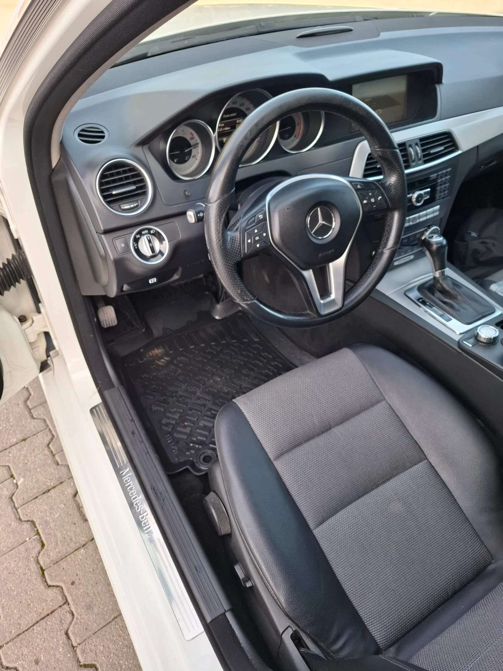 Mercedes-Benz C 220 FACELIFT/AMG/PANORAMA - изображение 10 | Auto.bg Mercedes-Benz C 220 FACELIFT/AMG/PANORAMA - изображение 10