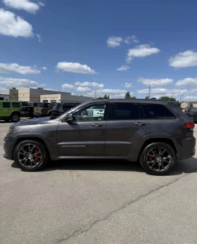Jeep Grand cherokee SRT 6.4 * AWD * ПАНОРАМА * 8ZF * CARFAX * - 19999 € / 39114.64 лв. - 17383793 8 | Car24.bg Jeep Grand cherokee SRT 6.4 * AWD * ПАНОРАМА * 8ZF * CARFAX * - 19999 € / 39114.64 лв. - 17383793 8