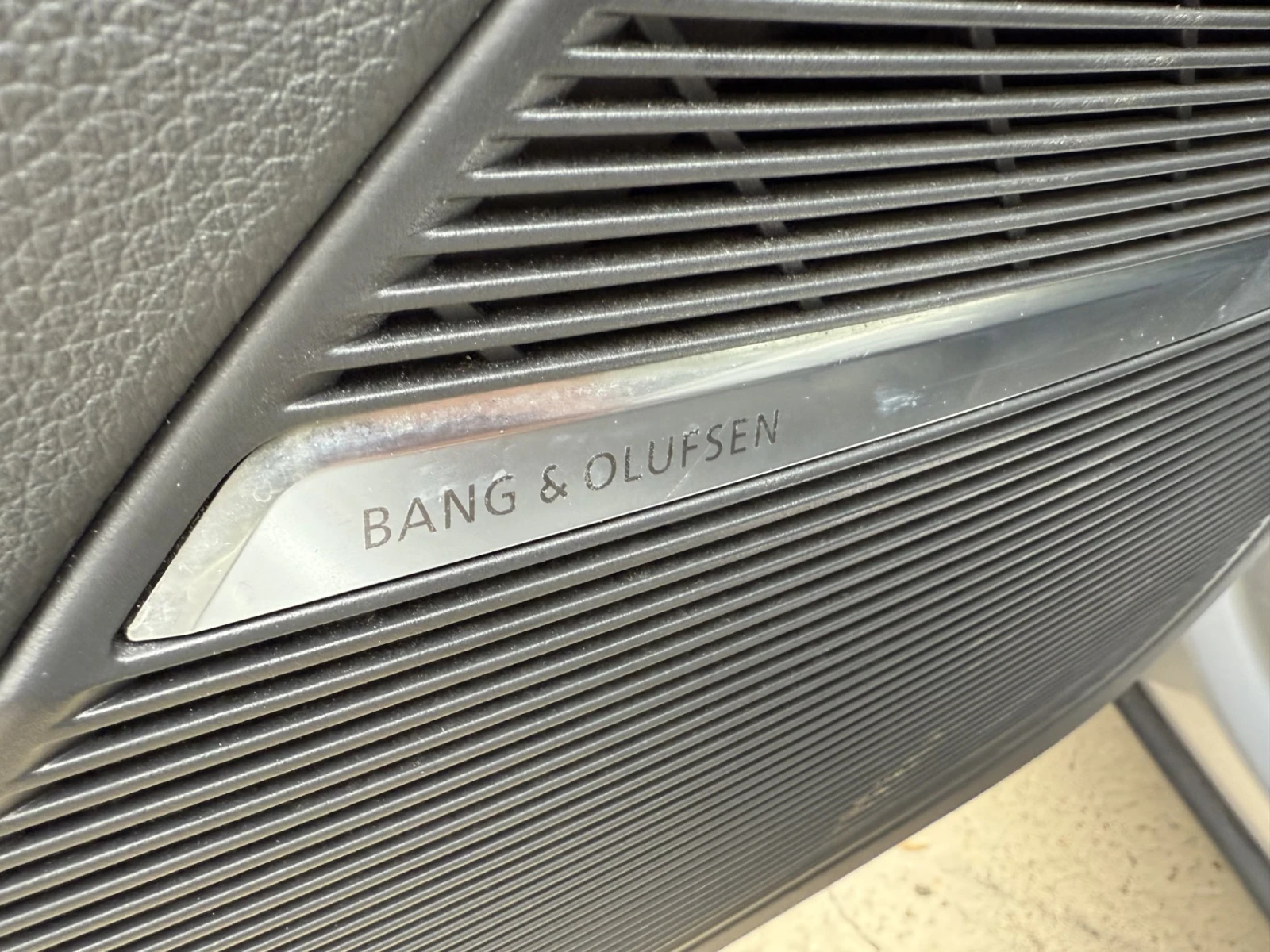 Audi SQ8 B&O Matrix Soft Panorama 22" - изображение 8 | Auto.bg Audi SQ8 B&O Matrix Soft Panorama 22" - изображение 8