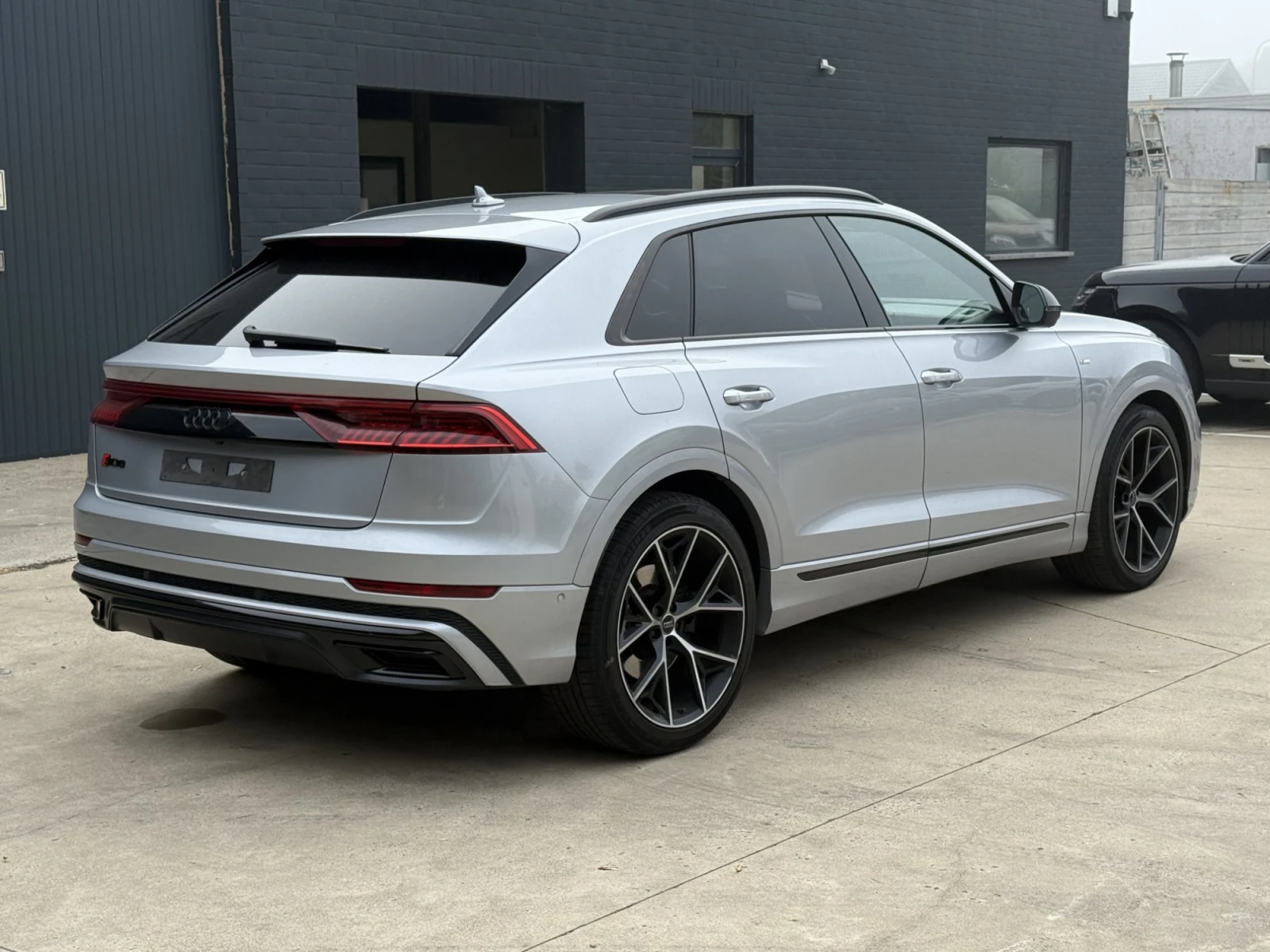 Audi SQ8 B&O Matrix Soft Panorama 22" - изображение 10 | Auto.bg Audi SQ8 B&O Matrix Soft Panorama 22" - изображение 10