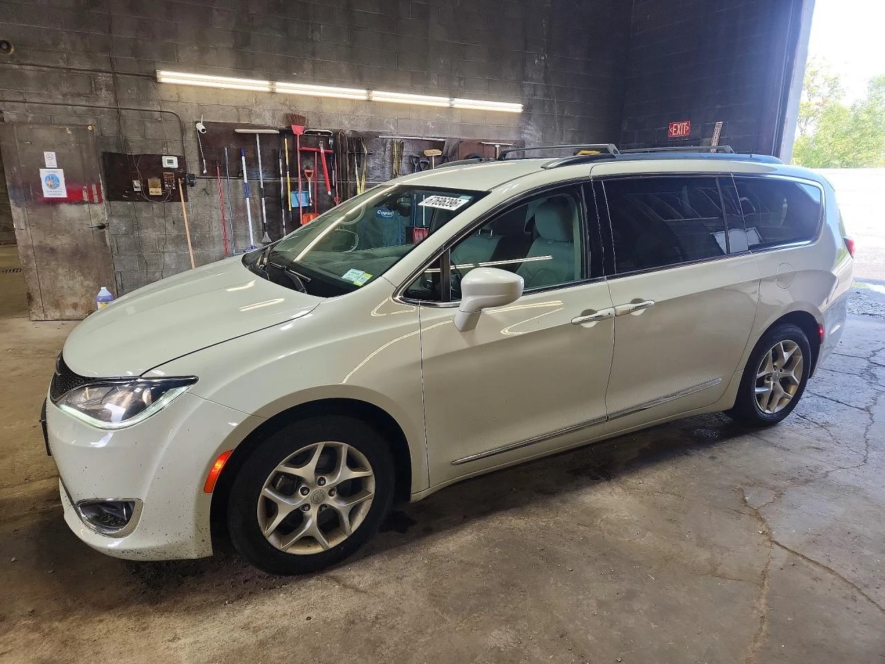 Chrysler Pacifica 3.6l Touring L | Auto.bg — изображение 1 Chrysler Pacifica 3.6l Touring L | Auto.bg — изображение 1