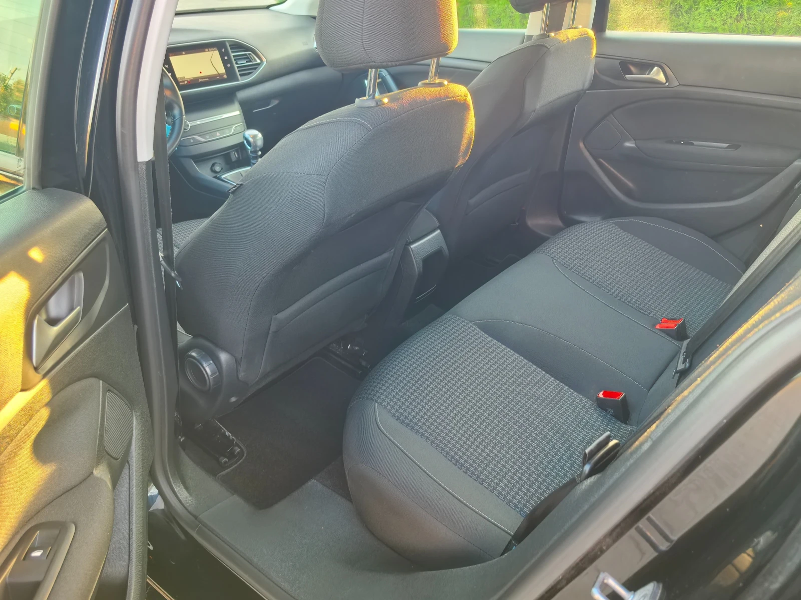 Peugeot 308 1.5HDI 130kc - изображение 10 | Auto.bg Peugeot 308 1.5HDI 130kc - изображение 10
