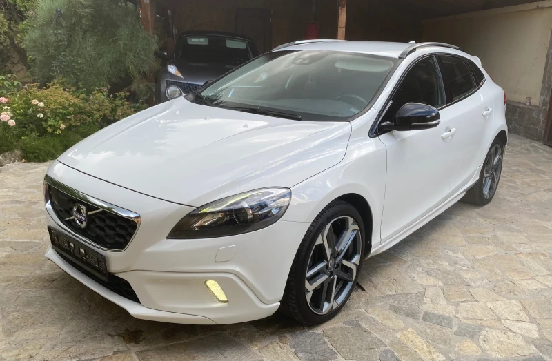 Volvo V40 Cross Country 2.0i-245к.с. 4х4 Автоматик/8-скорости/ - 11500 € / 22492.04 лв. - 79700773 1 | Car24.bg Volvo V40 Cross Country 2.0i-245к.с. 4х4 Автоматик/8-скорости/ - 11500 € / 22492.04 лв. - 79700773 1