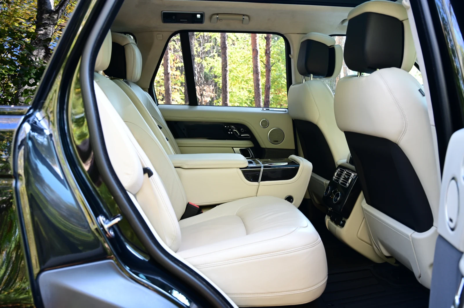Land Rover Range rover Autobiography 3.0d 275 HP MATRIX LED PANORAMA - изображение 10 | Auto.bg Land Rover Range rover Autobiography 3.0d 275 HP MATRIX LED PANORAMA - изображение 10
