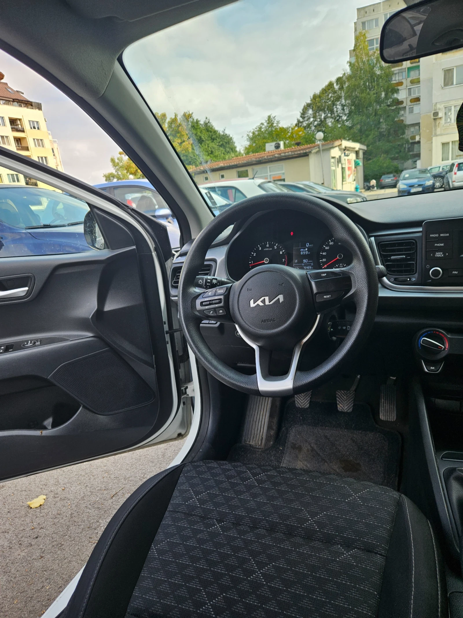 Kia Rio 1.2 i 84к.с. газ/бензин - изображение 10 | Auto.bg Kia Rio 1.2 i 84к.с. газ/бензин - изображение 10
