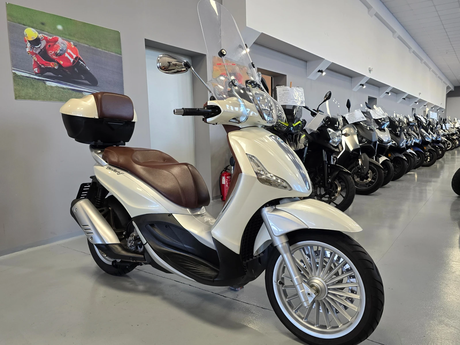 Piaggio Beverly 300ie, ABS-Led! | Auto.bg — изображение 1 Piaggio Beverly 300ie, ABS-Led! | Auto.bg — изображение 1