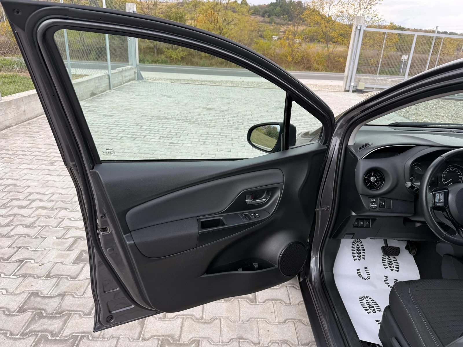 Toyota Yaris 1.5 HYBRID - изображение 9 | Auto.bg Toyota Yaris 1.5 HYBRID - изображение 9